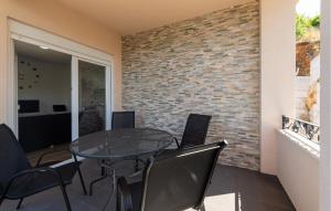 2 Bedroom Lovely Apartment In Obrovac