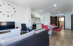 2 Bedroom Lovely Apartment In Obrovac 