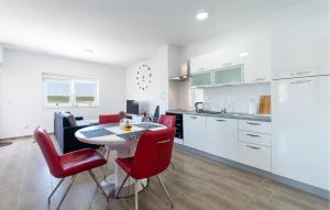 2 Bedroom Lovely Apartment In Obrovac 