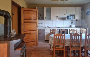 Amazing Home In Velika Mlaka With Wifi 