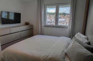 Golden View Apartment