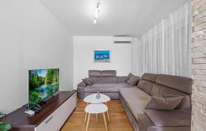 3 Bedroom Lovely Apartment In Sibenik 