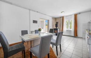 3 Bedroom Lovely Apartment In Sibenik