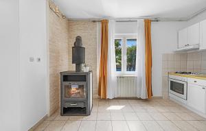 3 Bedroom Lovely Apartment In Sibenik