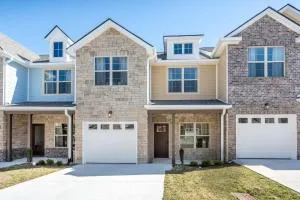 1 King 1 Queen 2 Double Garage Washer & Dryer - Old Hickory