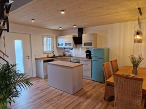 FeWo1 neuwertige, große 110qm FeWo über zwei Etagen mit Balkon im Außenbereich