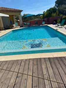 Villa spacieuse avec pisicne - Aubais