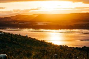 Seaview Cabin Sleeps 2 -Hot Tub - Parking