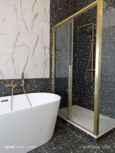 Seaview penthouse with fireplace