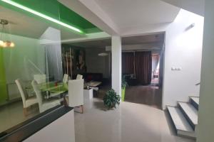 Chic Retreat in Bună Ziua - Jacuzzi, Outdoor Gym, BBQ, Parking