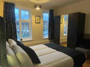 Home in London, N14 nearby Trent Park and Alexandra Palace