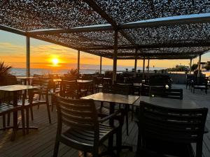 Hotels Acadie Saint Victor - Hotel restaurant -Face mer- Chatelaillon plage : photos des chambres