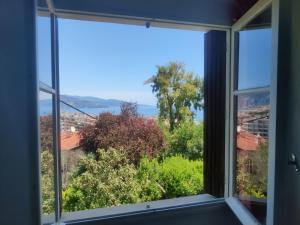 Charming little house, sea view and big terrace