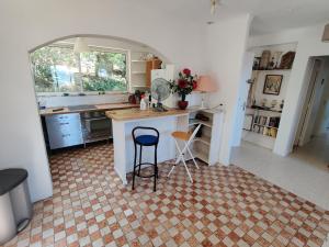 Charming little house, sea view and big terrace