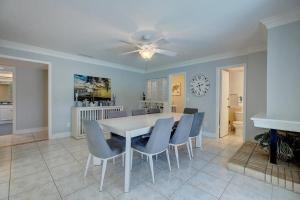 Family Home w Pool, Dining Room, and Golf View