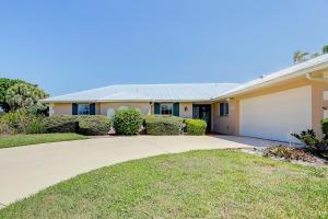 Family Home w Pool, Dining Room, and Golf View