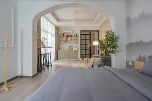 Hanoi Opera Homestay - The Sun Room