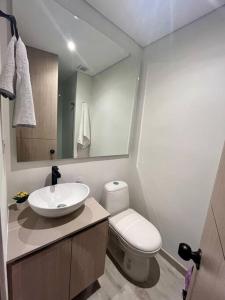 Hermoso Apartaestudio NUEVO cerca a embajada USA y Corferias