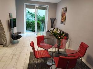 Central Vienna Apartment with unique 40m2 city garden & self check in - Hotel 4 stelle a Vienna
