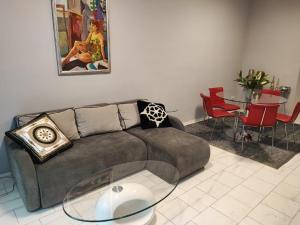 Central Vienna Apartment with unique 40m2 city garden & self check in