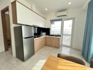 Căn Hộ Nhìn Ra Biển (Apartment with Sea View)