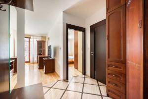 Las Bródnowski Comfort Apartment by BookingHost