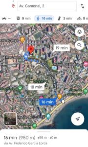 Vista a la playa, cerca del centro con piscina