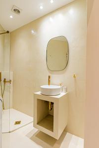 Plaka Grace-Elegant Hideaway under Acropolis