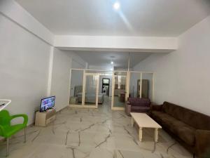 Ameti - Ground Floor Comfort Studios - Spacious & Modern