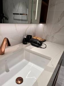 Metropole The Crest 3BR D2 city view 5 quality