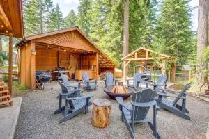Cle Elum Cabin with Hot Tub, 4 Grills and Game Room! - Cabin Creek