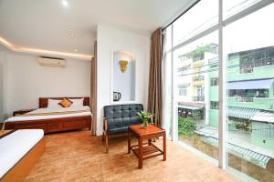 Queen Hotel Saigon Airport