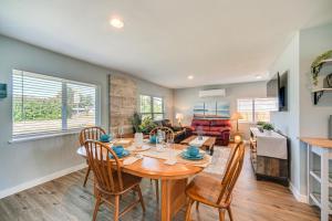 Pet-Friendly Moclips Home Walk to Mocrocks Beach!