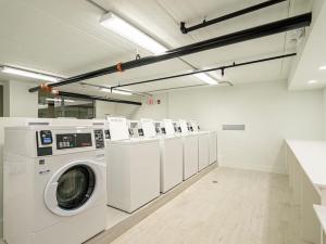 Luxury Orlando 1BR Condo with Pool view & Next to Disney