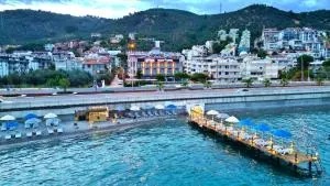 Lopera Beach Hotel - 库古库俞