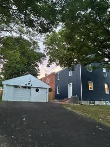 Single home, 4 beds, 2 baths