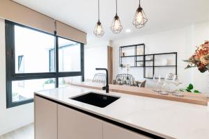 Wekey Homes, Ángel Deluxe Apartment with Parking