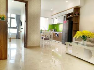 Căn Hộ Nhìn Ra Biển (Apartment with Sea View)