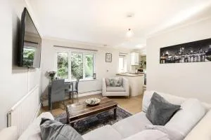 One bedroom central Slough with parking - Slough