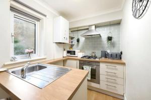 One bedroom central Slough with parking