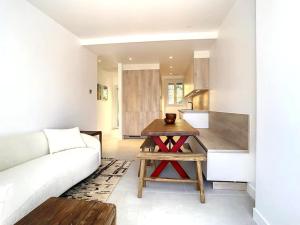 BEST location in Cannes! Just renovated!