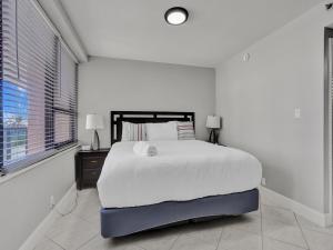 Cozy Beachfront 2 Bedroom Condo Beach Service 406