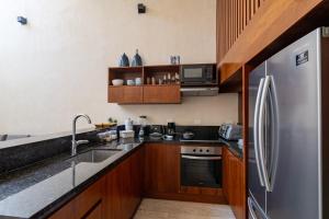 Sapphire - 2 floors condo with private roof and pool & beach club access