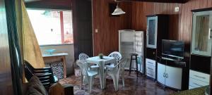 Casa com piscina e churrasqueira