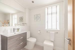 Luxury Lodge with Hot Tub in Windsor Marina