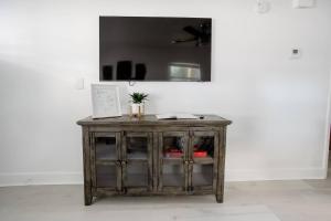 Charming 1-Bedroom Oasis in the Heart of Downtown