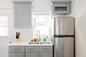 Charming 1-Bedroom Oasis in the Heart of Downtown