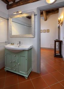 Two-Bedroom Apartment room in Le Filigare Winery & Resort in Chianti