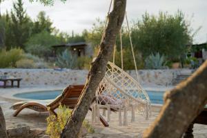 Spacious House with Private Pool in Stari Grad