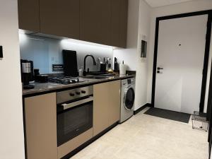 Cosy Studio on the Binghatti Canal